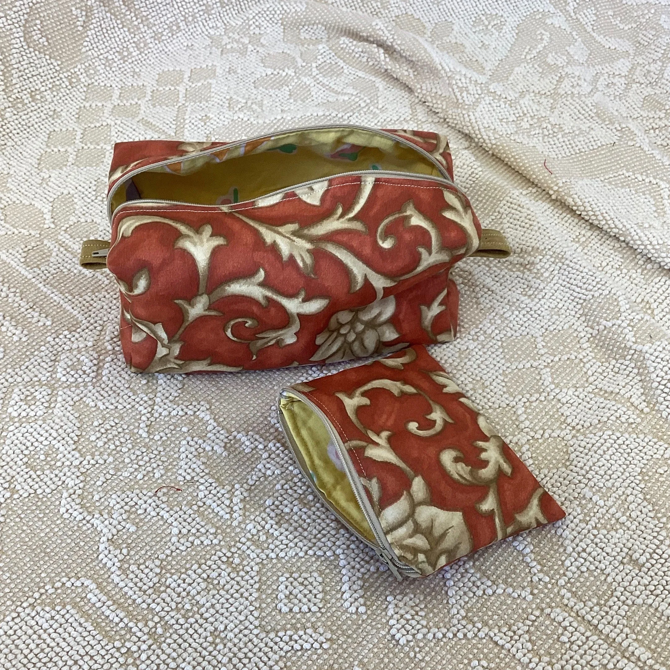 DM2-016 *Toiletry Bags (Set of 2)
