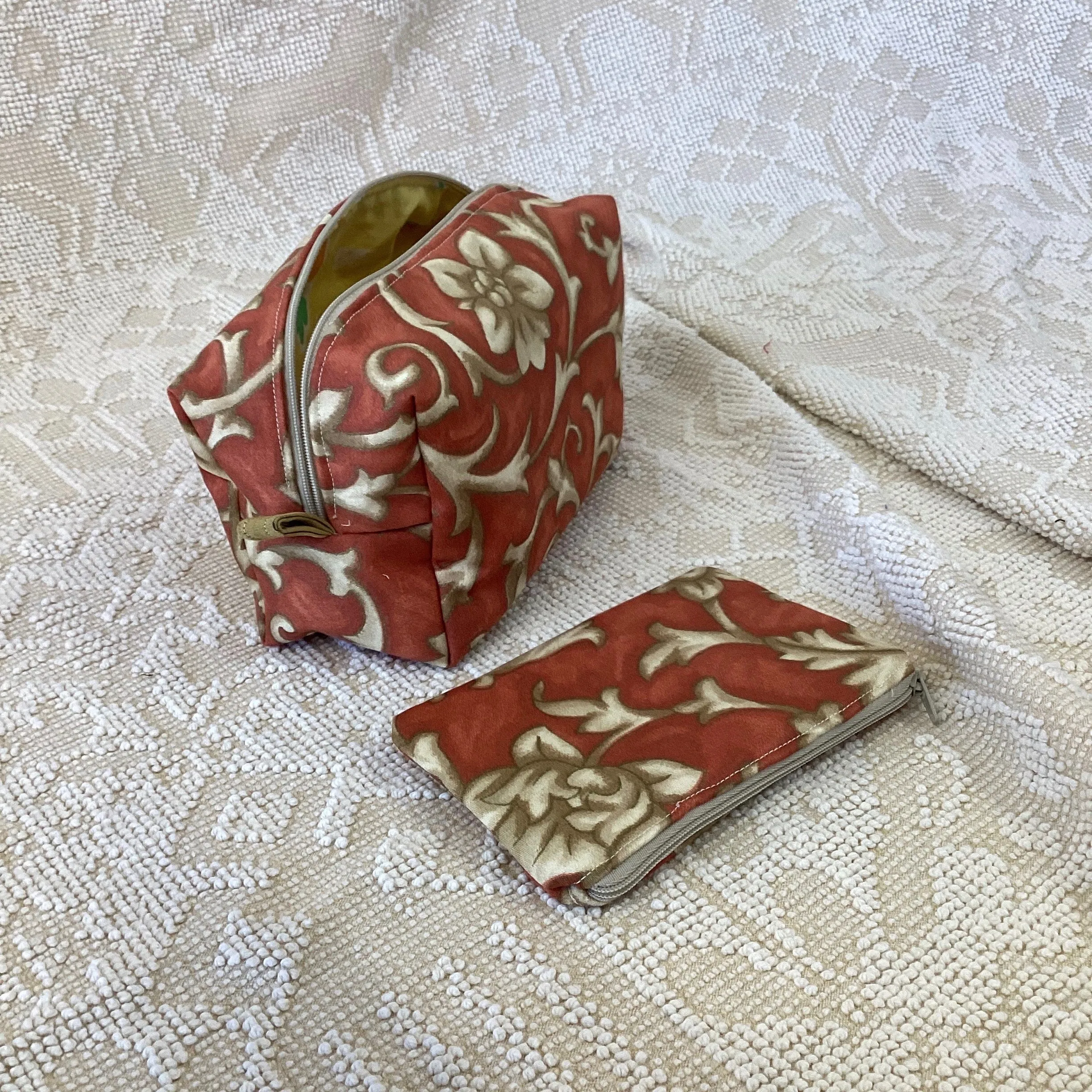 DM2-016 *Toiletry Bags (Set of 2)