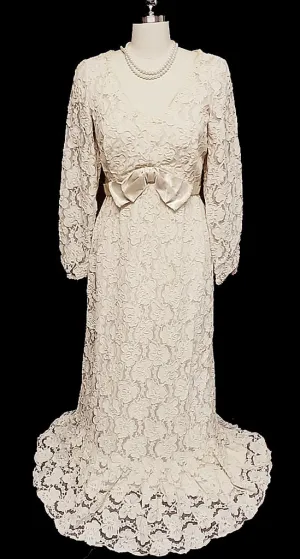 *GORGEOUS VINTAGE JACK BRYAN CHANTILLY LACE TITANIC-MOVIE TYPE EVENING GOWN / WEDDING GOWN IN IVORY - ABSOLUTELY GORGEOUS!