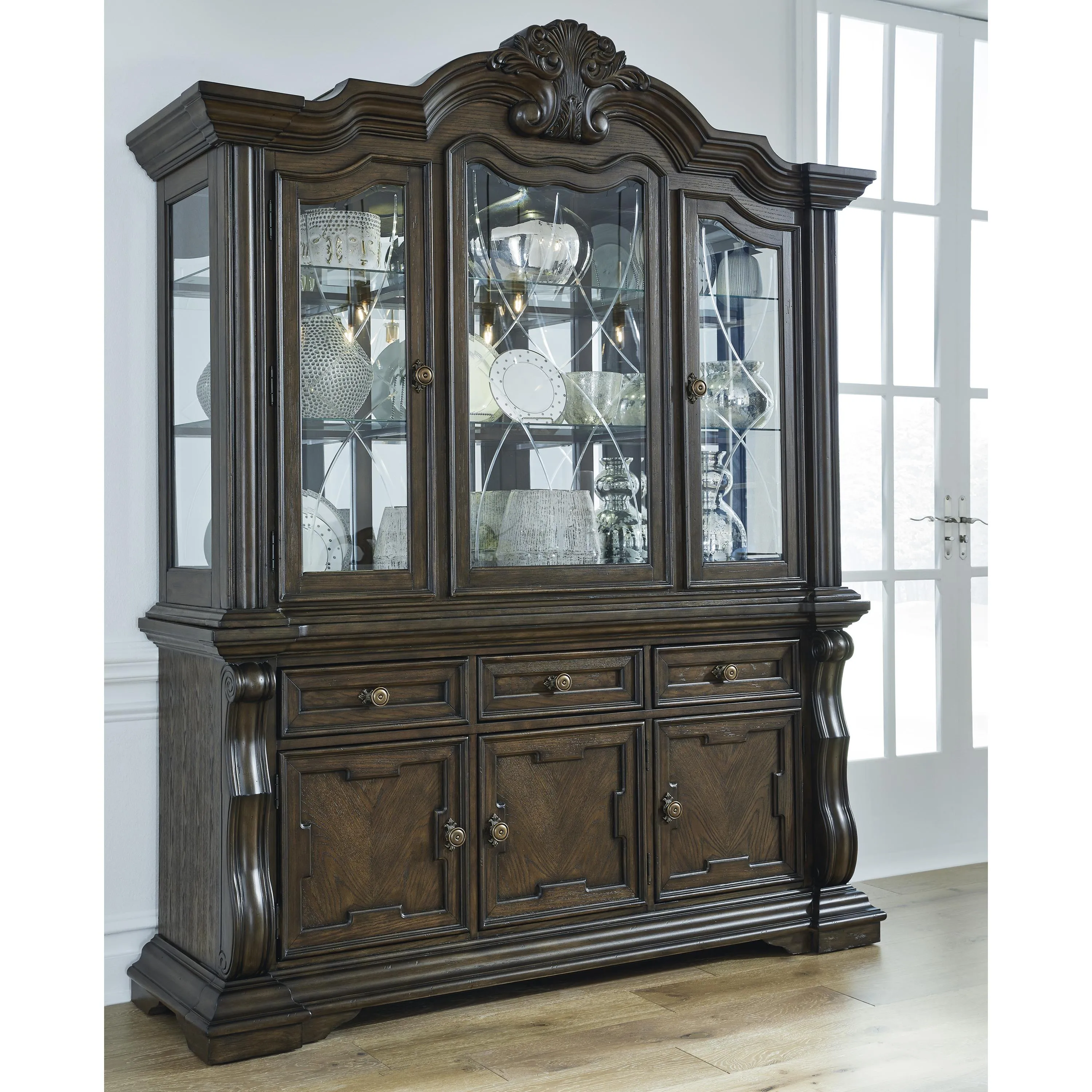 Signature Design by Ashley Maylee Buffet & Hutch D947-80/D947-81