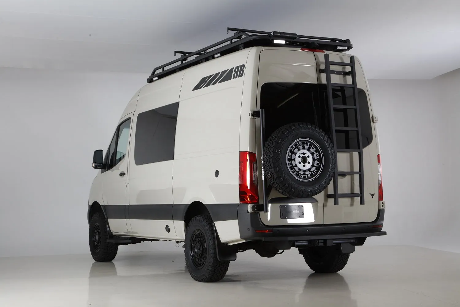 Touring Van DM - 144 4x4